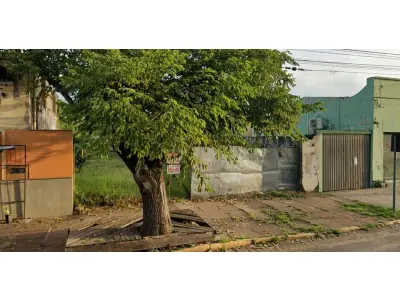 LOTE 001 - Um terreno com a área de 847,225m² no Bairro Cidade Alta, na Praça General Osório em Alegrete/RS. No quarteirão formado pelas seguintes ruas: Norte, Praça General Osório; Sul, Rua Bento Gonçalves; Leste, Rua Mauricio Cardoso; Oeste, Avenida Assis Brasil. Matriculado sob n° 17.024 do CRI de Alegrete/RS.