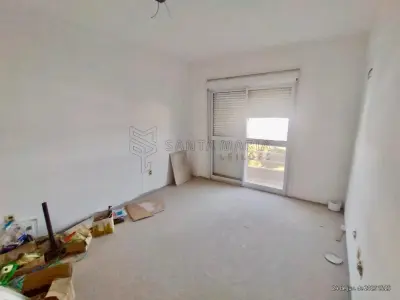 LOTE 001 - Apartamento 610 do Residencial Dores, especificado no Registro 2 da matricula n° 74.838, situado à Avenida Nossa Senhora das Dores, sob n°43 em Santa Maria/RS, com área privativa de 117,1200m², área total de 167,717m², correspondendo-lhe a fração ideal de 0,013952 no terreno e nas coisas de uso comum. Não foi realizado os acabamentos de pintura interna (gesso, massa corrida e pintura), não foi completamente feita a instalação de todo o piso do apartamento, bem como de azulejos e louças nos banheiros, o acabamento das tomadas e interruptores também não foi concluído, na cozinha está faltando o acabamento elétrico, conforme auto de penhora.