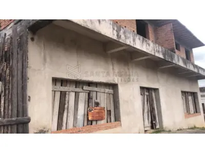 LOTE 001 - 50% (cinquenta por cento) do imóvel localizado na rua Clemenciano Barnasque nº 1101 em São Sepé/RS, sendo: Terreno com 418,88m² de esquina em declive localizado na junção das ruas Independência e Clemenciano Barnasque, possui uma construção inacabada e, conforme avaliação feita pelo perito: No subsolo, garagens, no primeiro pavimento sala comercial e no segundo pavimento apartamentos. A área construída total do prédio foi aferida in loco em torno de 942m². Matriculado sob n°81 do CRI de São Sepé/RS.