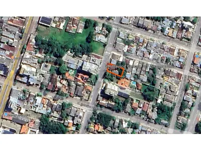 LOTE 001 - Um chalé de madeira, localizado na Rua Mauricio Cardoso, n° 217 no Bairro Cidade Alta em Alegrete/RS e, o respectivo terreno irregular com a área de 390,05m², com as seguintes medidas e confrontações: 26m90 ao Norte; 26m90 ao Sul; 15m70 a Leste e, 13m30 ao Oeste, onde faz frente. Certidão nº 28.901, Livro 3-AT, folhas 166 do Registro de Imóveis de Alegrete/RS.