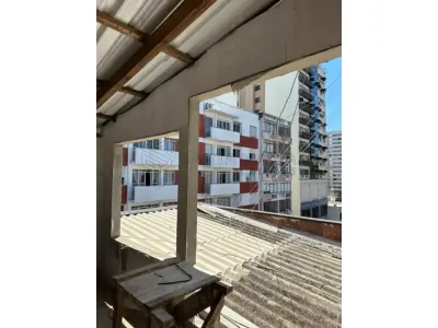LOTE 001 - Sala comercial nº 701, localizada no sétimo andar do ‘’Edifício Ouro Preto’’, situado na zona urbana da cidade de Santa Maria/RS, á Rua Alberto Pasqualini, esquina da Rua Floriano Peixoto, sob nº25, sala essa de frente e de centro de quem olha o prédio pela rua Alberto Pasqualini, possuindo a área real privativa de 214,68m², área real total de 262,65m², correspondendo-lhe uma fração ideal de 0,0807 no terreno e nas coisas de uso comum. Matriculado sob nº 55.373 do CRI de Santa Maria/RS.  Conforme laudo de avaliação, o bem encontra-se sem aberturas externas e internas, telhado sem forro, sem instalação elétrica, pisos e paredes inacabados.