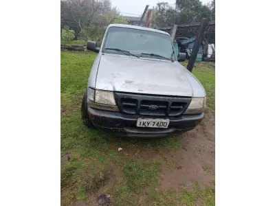 LOTE 001 - Caminhonete I/FORD RANGER XL 11F, ano/modelo 2002/2003, placas IKY7400, RENAVAM 794870449, na cor prata.