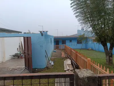 LOTE 001 - Um terreno com área de 402,20m², contendo uma casa de alvenaria com área construída averbada de 93,52m² na rua Garibaldi Gonçalves Walter, n° 60 em São Sepé/RS, correspondente ao Lote nº 22 da quadra Q-E da Vila Walter. Matriculado sob n° 14.489 do CRI de São Sepé/RS.