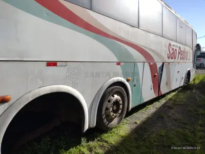 LOTE 007 - Ônibus VW/MPOLO PARADISO R, ano/modelo 2005/2005, placas IOF0930, RENAVAM 939121409, na cor branca, situação: ruim - motor, caixa e diferencial.