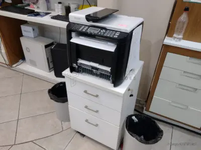 LOTE 002 - ESCRITÓRIOS / ELÉTRO-ELETRÔNICOS / E OUTROS: 1 (um) ventilador Mondial premium, 1 (um) ventilador Cadence Eros turbo, 2 (dois) aquecedores Mondial, 6 (seis) monitores, 1 (uma) geladeira branca, 1 (uma) impressora de nota fiscal, 1 (uma) impressora laser Ricoh toner 377 quebrada, 6 (seis) CPU/mouse/teclado/estabilizador, 1 (uma) máquina de cartão vero, 1 (um) telefone de mesa Intelbras, 1 (um) tel. sem fio Motorola br/verm, 1 (um) bebedouro simples, 2 (duas) geladeiras Pratice Consul 230l, 1 (um) micro-ondas LG iwave 80l, 1 (um) ventilador preto Britania, 1 (um) telef. de mesa, 1 (uma) calculadora, 1 (um) frigobar médio, 1 (uma) cafeteira, 1 (uma) impressora, 1 (uma) calculadora com nota, 1 (um) frigobar peq Consul, diversos materiais de escritório (tesoura/porta caneta/porta papel...), 1 (um) jogo de xícaras e pires.