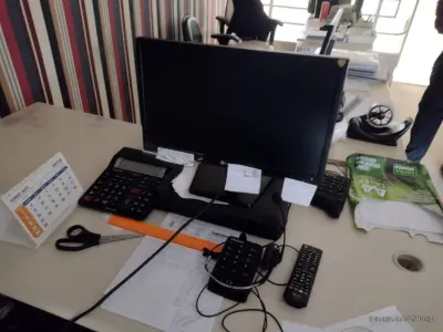 LOTE 002 - ESCRITÓRIOS / ELÉTRO-ELETRÔNICOS / E OUTROS: 1 (um) ventilador Mondial premium, 1 (um) ventilador Cadence Eros turbo, 2 (dois) aquecedores Mondial, 6 (seis) monitores, 1 (uma) geladeira branca, 1 (uma) impressora de nota fiscal, 1 (uma) impressora laser Ricoh toner 377 quebrada, 6 (seis) CPU/mouse/teclado/estabilizador, 1 (uma) máquina de cartão vero, 1 (um) telefone de mesa Intelbras, 1 (um) tel. sem fio Motorola br/verm, 1 (um) bebedouro simples, 2 (duas) geladeiras Pratice Consul 230l, 1 (um) micro-ondas LG iwave 80l, 1 (um) ventilador preto Britania, 1 (um) telef. de mesa, 1 (uma) calculadora, 1 (um) frigobar médio, 1 (uma) cafeteira, 1 (uma) impressora, 1 (uma) calculadora com nota, 1 (um) frigobar peq Consul, diversos materiais de escritório (tesoura/porta caneta/porta papel...), 1 (um) jogo de xícaras e pires.