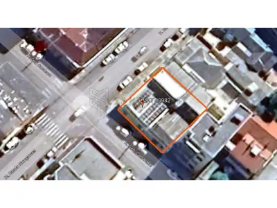 LOTE 001 - Imóvel comercial localizado no pavimento térreo, na Rua Bento Gonçalves, n° 1574 no Centro de Santiago/RS, com acesso pela frente da Rua Bento Gonçalves esquina Rua General Canabarro, possuindo uma área construída real privativa e total de 306,73m², dividido em 3 salas comerciais e, o respectivo terreno com a área total de 316,48m² (18,40x17,20). Matriculado sob n° 49.982 do CRI de Santiago/RS.