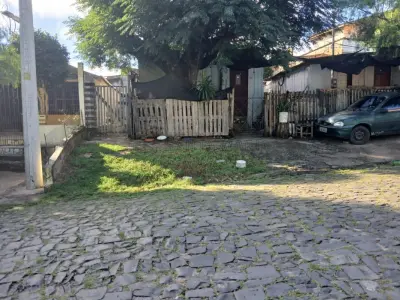 LOTE 001 - Um terreno com 341,25m², localizado na rua Armando Silveira, n° 265 em Santana do Livramento/RS, com as seguintes medidas e confrontações: 11,85 de frente, com a referida rua; 10,90m de fundos, com o terreno n°20; 30m de frente a fundos, lindando por um dos lados com o terreno n°1 e, pelo outro lado com o terreno n°3. Transcrição 47.155, LIVRO 3-AO, folhas 245, de 11 de janeiro de 1972 do CRI de Santana do Livramento/RS.