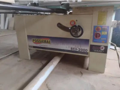 LOTE 003 - Uma esquadrejadeira SCI-2900 de Eixo Inclinável, capacidade de corte 2900 mm, nº de série 3643.2239, ano de fabricação 2020, em bom estado de uso e conservação.