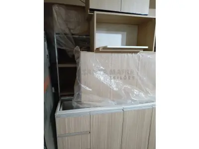 LOTE 001 - Móveis planejados de cozinha novos, aos quais encontram-se desmontados, 100% (cem por cento) MDF 18mm, corpo em MDF branco e externo em amadeirado, medidas conforme projeto em anexo e na foto.