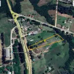 TERRENO COM ÁREA SUPERFICIAL DE 9.056,25M² NA AVENIDA DESEMBARGADOR TITO PRATES EM SÃO GABRIEL/RS, COM AS SEGUINTES MEDIDAS E CONFRONTAÇÕES: NORTE, COM IMÓVEL DE ERNANI GOMES LISBOA, MEDINDO 263,50M; SUL, COM IMÓVEL DE RAUL AUGUSTO DA SILVA PORCIUNCULA, MEDINDO 254M; LESTE, COM A SUCESSÃO JOSÉ LUCHER TESTA, MEDINDO 50M; OESTE, COM A AVENIDA DESEMBARGADOR TITO PRATES, MEDINDO 20M, DISTANDO 255M DA ESQUINA DA AVENIDA MANOEL ANTONIO DE MACEDO. NÃO FORMA QUARTEIRÃO. MATRICULADO SOB N°14.096 DO CRI DE SÃO GABRIEL/RS.
