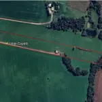 LOTE 001 - 4,0426 hectares sendo 0,2218ha pertencentes ao R.13 da matrícula 12.225 e, 3,8208ha pertencentes ao R.23 da matrícula 12.231 de propriedade de Volnei Antonio Copetti, sendo áreas contíguas, embora matrículas distintas, ambas do CRI de Santa Maria/RS, localizadas no Distrito Boqueirão, 100, interior de São Martinho da Serra. As benfeitorias existentes no imóvel constam de 1 (uma) residência de alvenaria, medindo 8,0 m x 10,0 m, com varanda ao fundo do corpo da casa com 8,0 m x 5,0m em meia água contendo um banheiro e uma churrasqueira.