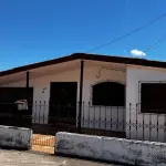 LOTE 001 - Fração ideal de 10% (dez por cento), pertencente a Claudio Luiz Saccol de Oliveira (R.10), do imóvel localizado na Rua Oswaldo Carvalho do Nascimento, nº 245 em Santa Maria/RS, denominado Lote 27 da Quadra 44, com 200m² de área total. Matriculado sob n° 44.951 do CRI de Santa Maria/RS.