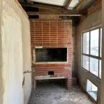 LOTE 001 - Sala comercial nº 701, localizada no sétimo andar do ‘’Edifício Ouro Preto’’, situado na zona urbana da cidade de Santa Maria/RS, á Rua Alberto Pasqualini, esquina da Rua Floriano Peixoto, sob nº25, sala essa de frente e de centro de quem olha o prédio pela rua Alberto Pasqualini, possuindo a área real privativa de 214,68m², área real total de 262,65m², correspondendo-lhe uma fração ideal de 0,0807 no terreno e nas coisas de uso comum. Matriculado sob nº 55.373 do CRI de Santa Maria/RS.  Conforme laudo de avaliação, o bem encontra-se sem aberturas externas e internas, telhado sem forro, sem instalação elétrica, pisos e paredes inacabados.