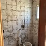LOTE 001 - Sala comercial nº 701, localizada no sétimo andar do ‘’Edifício Ouro Preto’’, situado na zona urbana da cidade de Santa Maria/RS, á Rua Alberto Pasqualini, esquina da Rua Floriano Peixoto, sob nº25, sala essa de frente e de centro de quem olha o prédio pela rua Alberto Pasqualini, possuindo a área real privativa de 214,68m², área real total de 262,65m², correspondendo-lhe uma fração ideal de 0,0807 no terreno e nas coisas de uso comum. Matriculado sob nº 55.373 do CRI de Santa Maria/RS.  Conforme laudo de avaliação, o bem encontra-se sem aberturas externas e internas, telhado sem forro, sem instalação elétrica, pisos e paredes inacabados.
