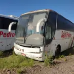 LOTE 007 - Ônibus VW/MPOLO PARADISO R, ano/modelo 2005/2005, placas IOF0930, RENAVAM 939121409, na cor branca, situação: ruim - motor, caixa e diferencial.
