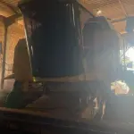 COLHEITADEIRA NEW HOLLAND TC57, ANO 1999.