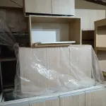 MÓVEIS PLANEJADOS DE COZINHA NOVOS, AOS QUAIS ENCONTRAM-SE DESMONTADOS, 100% (CEM POR CENTO) MDF 18MM, CORPO EM MDF BRANCO E EXTERNO EM AMADEIRADO, MEDIDAS CONFORME PROJETO EM ANEXO E NA FOTO.