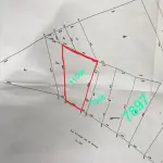 UM TERRENO URBANO, LOCALIZADO NA ÁREA URBANA DO MUNICÍPIO DE TUPANCIRETÃ, COM ÁREA SUPERFICIAL DE 5.575,31M², LOCALIZADO NA RUA PROTÁSIO LIMA DE MORAES, COM A AV. PRESIDENTE GETÚLIO VARGAS, COM AS SEGUINTES MEDIDAS E CONFRONTAÇÕES: NA FRENTE, AO SUL, NO ALINHAMENTO DA RUA PROTAZIO LIMA DE MORAES, MEDE 35M; AO NORTE, NUMA DIVISA DA PROPRIEDADE DE GERALDO CHASSAVOIMAISTER E OUTROS, MEDE 72M; AO LESTE, NA DIVISA COM MESMA PROPRIEDADE, MEDE 110M; E, AO OESTE, NA DIVISA COM PROPRIEDADE DE GERALDO CHASSAVOIMAISTER E OUTROS, MEDE 114,50M. LOCALIZADO NA QUADRA Nº 51, QUE FICA ENTRE AS RUAS: AV. PRESIDENTE GETÚLIO VARGAS, PROLONGAMENTO DA RUA ANTÔNIO SILVEIRA, RUA ANTÔNIO PEREIRA E RUA PROTÁZIO LIMA DE MORAES. MATRICULADO SOB N° 11.569 DO CRI DE TUPANCIRETÃ/RS.