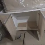 MÓVEIS PLANEJADOS DE COZINHA NOVOS, AOS QUAIS ENCONTRAM-SE DESMONTADOS, 100% (CEM POR CENTO) MDF 18MM, CORPO EM MDF BRANCO E EXTERNO EM AMADEIRADO, MEDIDAS CONFORME PROJETO EM ANEXO E NA FOTO.