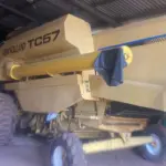 COLHEITADEIRA NEW HOLLAND TC57, ANO 1999.