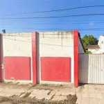 TERRENO, CONSTITUÍDO DE PARTE DOS LOTES N°45 E 46 DA VILA SCHIRMER EM SANTA MARIA/RS, ENCRAVADO, COM AS SEGUINTES MEDIDAS E CONFRONTAÇÕES: 25M PELO LADO LESTE, ONDE ENTESTA COM O PROPRIETÁRIO; 18M80 PELO LADO NORTE, ONDE ENTESTA COM PROPRIEDADE DE ARTUR LENHART; 33M PELO LADO OESTE, ONDE ENTESTA COM PROPRIEDADE DE QUEM DE DIREITO; DESSE PONTO, EM ÂNGULO RETO, SENTIDO OESTE-LESTE, NA EXTENSÃO DE 11M ENTESTA AO SUL, COM EMILIANO MILA; DESSE PONTO, EM ÂNGULO RETO SENTIDO SUL-NORTE, NA EXTENSÃO DE 5M ENTESTA AO LESTE, COM PAULO RONALDO DA COSTA; DESSE PONTO, EM ÂNGULO RETO, SENTIDO OESTE-LESTE, NA EXTENSÃO DE 10M, ATÉ ATINGIR O ALINHAMENTO LESTE, ENTESTA AO SUL, COM O MESMO PAULO RONALDO DA COSTA, FECHANDO O PERÍMETRO. MATRICULADO SOB N° 52.233 DO CRI DE SANTA MARIA/RS.