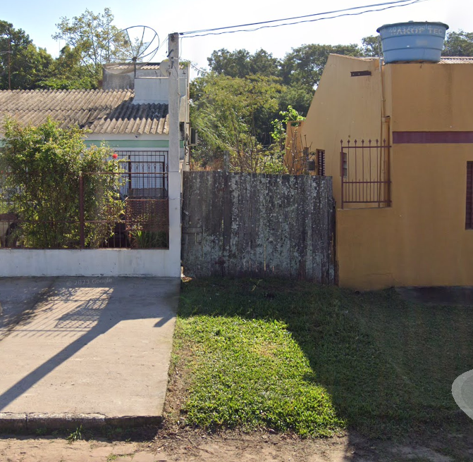 Parte ideal de 25% de um terreno de formato irregular, com a área superficial de 178,00m², localizado na Rua João Benício n°322, com as seguintes medidas e confrontações: 3m de frente, ao Oeste, com