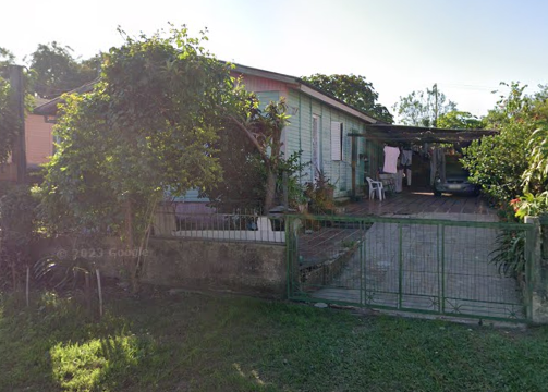 Um terreno com 253,12m² localizado na Rua Amarante Pahim Arrussul n°80, no bairro Jardim Planalto em Alegrete/RS, designado pelo Lote 2 da Quadra ‘’F’’, com as seguintes medidas: 12m50 de frente ao