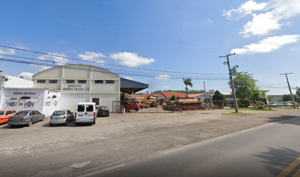 Imagem do imóvel Um terreno com aproximadamente 2.700m², localizado no bairro Camobi em Santa Maria/RS, designado pelo Lote 1A, com frente para RST 287, onde encontra-se construído um pavilhão em alvenaria, com aproxi