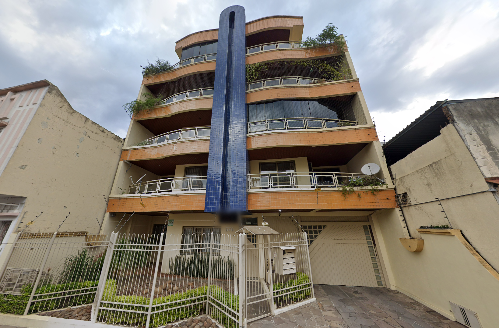 Imagem do imóvel Apartamento sob n°204, localizado no primeiro andar ou segundo pavimento do ‘’Edifício Tambara’’, localizado à Rua Daudt nº576 em Santa Maria/RS, com a área privativa de 78,38m², área total de 95,39m²