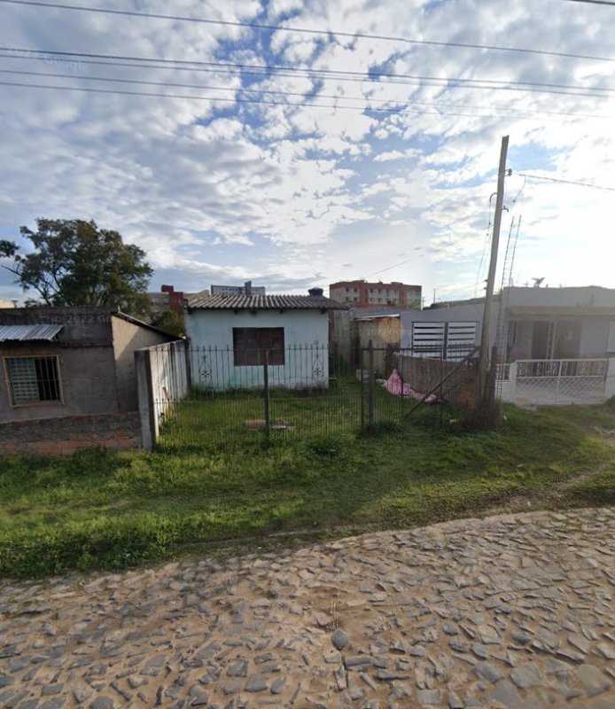 Imagem do imóvel Um terreno com a área total de 513,60m², onde encontra-se construído uma casa de alvenaria, com a área edificada de 47m², situado na Rua Dr. Pio Martins Salgado, nº 68 em Santana do Livramento/RS, l