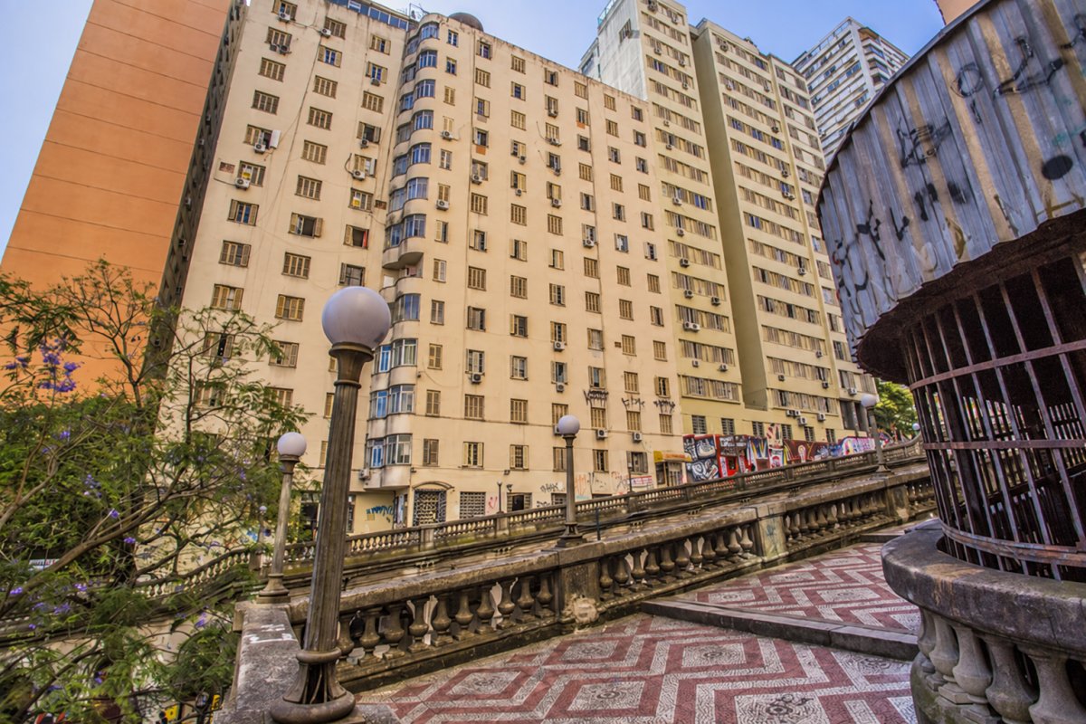 Imagem do imóvel 50% Do Apartamento N°105 Do Edifício Duquesa, Na Avenida Borges De Medeiros, N°855 Em Porto Alegre/rs, Localizado No 10º Andar, De Fundos E No Centro, Com A Área Própria Construída De 58m², Área De Co